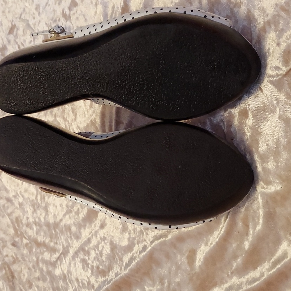 Shoes - Picture 4 of 6